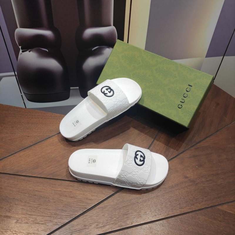G*u*i slippers